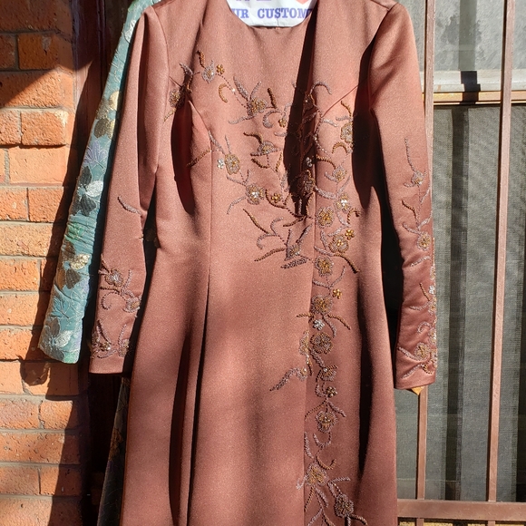 Vintage Brown satin beaded gown - Picture 8 of 8